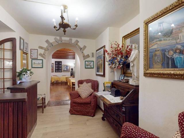 Palazzo / Stabile in vendita a Villa Collemandina LU