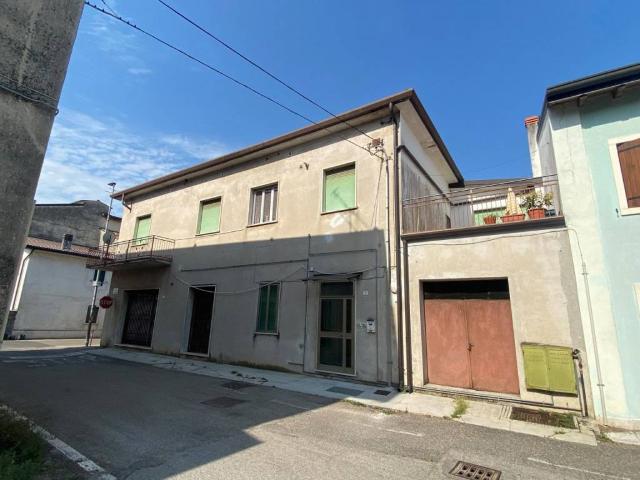 Palazzo / Stabile in vendita a Villafranca di Verona VR
