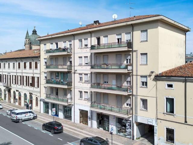 Palazzo / Stabile in vendita a Villafranca di Verona VR