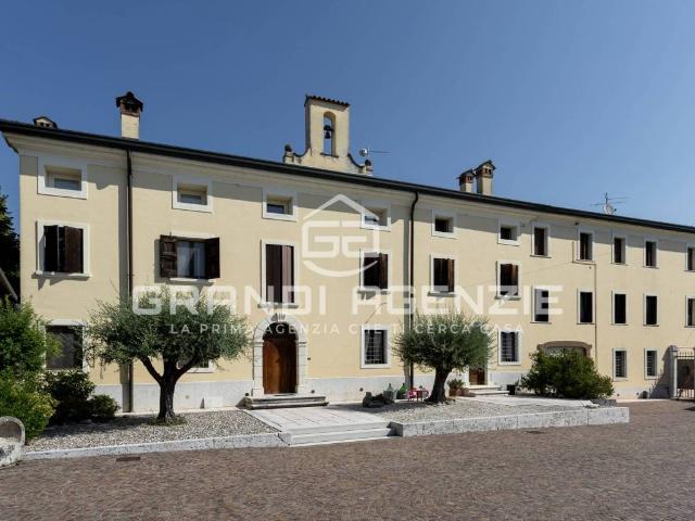 Palazzo / Stabile in vendita a Villafranca di Verona VR