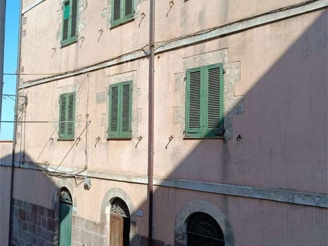 Palazzo / Stabile in vendita a Villanova Monteleone SS