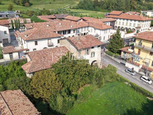 Palazzo / Stabile in vendita a Villongo BG