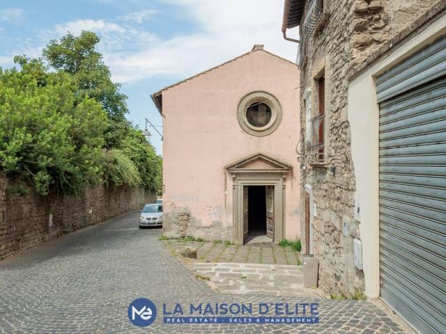 Palazzo / Stabile in vendita a Viterbo VT