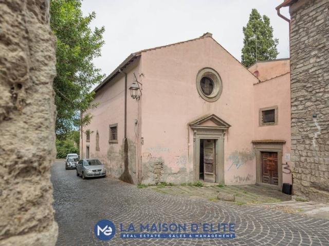 Palazzo / Stabile in vendita a Viterbo VT
