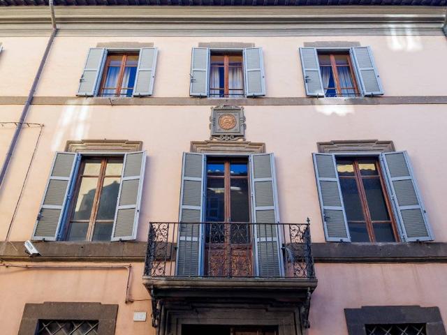Palazzo / Stabile in vendita a Viterbo VT