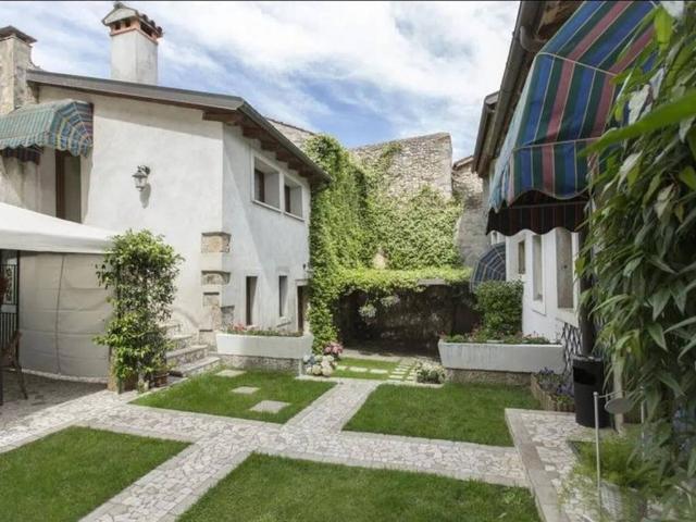 Palazzo / Stabile in vendita a Vittorio Veneto TV