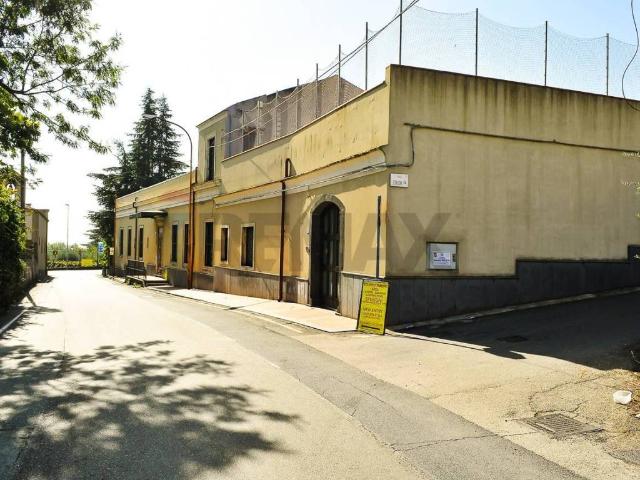 Palazzo / Stabile in vendita a Zafferana Etnea CT