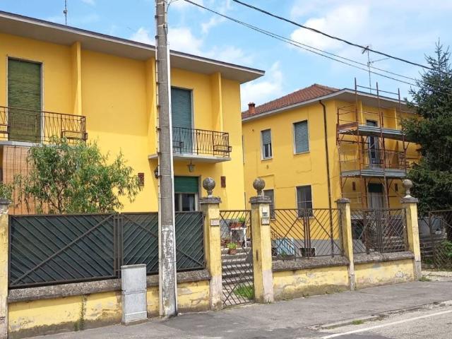 Palazzo / Stabile in vendita a Zerbolò PV