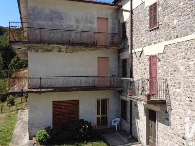 Palazzo / Stabile in vendita a Zeri MS