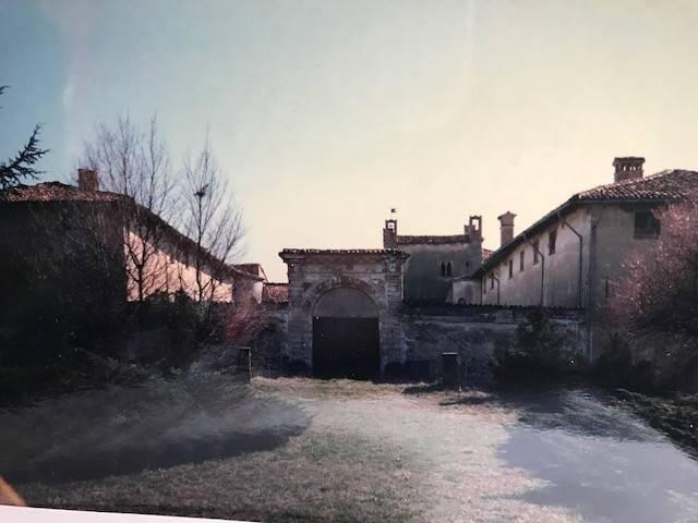 Palazzo / Stabile in vendita a Ziano Piacentino PC