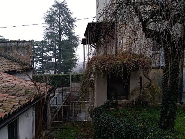 Palazzo / Stabile in vendita a Ziano Piacentino PC