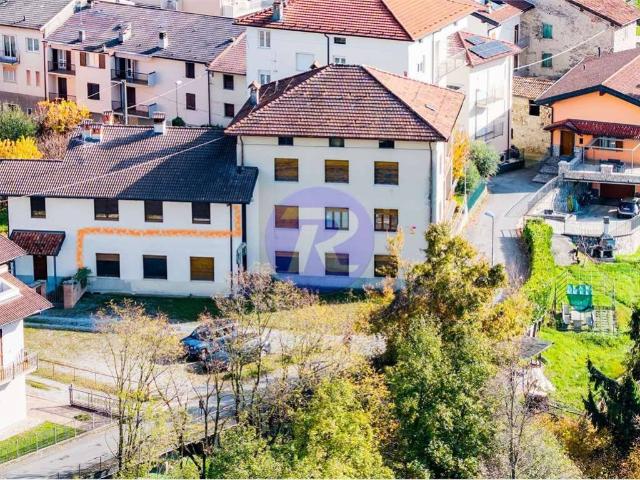 Palazzo / Stabile in vendita a Zogno BG