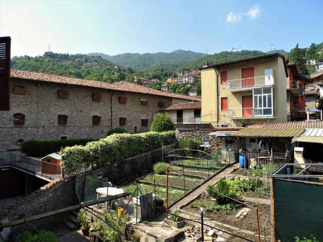 Palazzo / Stabile in vendita a Zogno BG