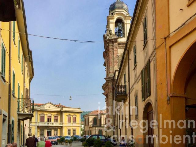 Palazzo storico ristrutturato con potenziale ricettivo e ter. 700m² Asti