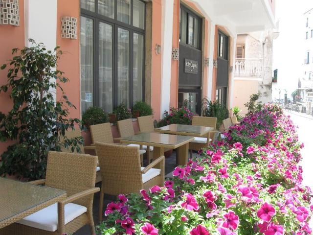 Palazzo Via Alfonso Gatto 24 13 vani 500mq