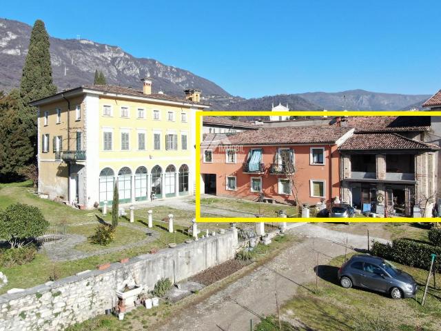 Via Carini 25 6 vani 194mq