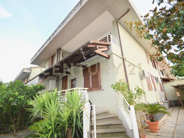 Via Castiglionese 33/F 5 vani 116mq