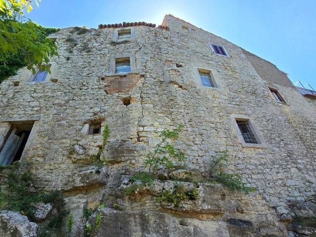 Palazzo Via Conte degli Atti 4 12 vani 280mq