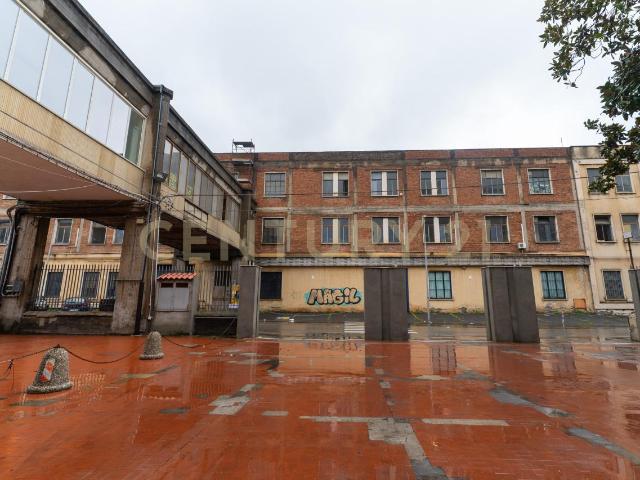 Palazzo Via delle Terme 173 32 vani 3000mq