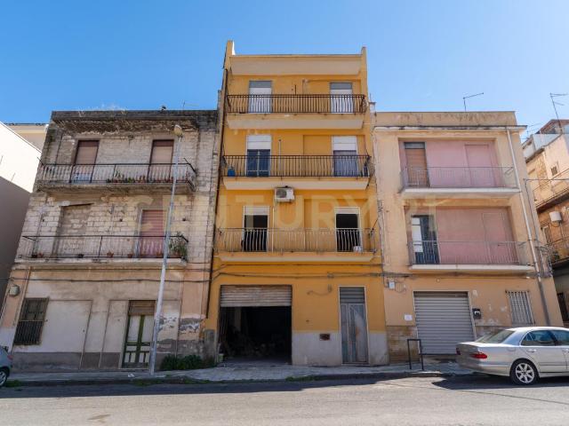 Palazzo Via Eraclea 82 16 vani 400mq