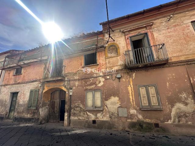 Palazzo Via Filippo Iovara 19 15 vani 640mq