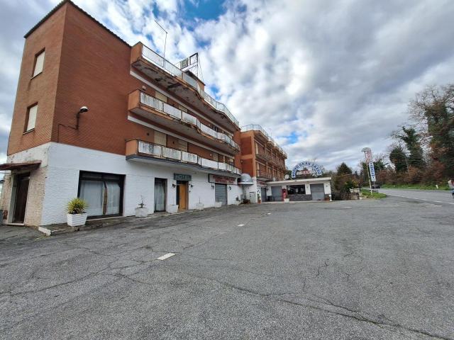 Palazzo Via Flaminia 5 15 vani 2000mq