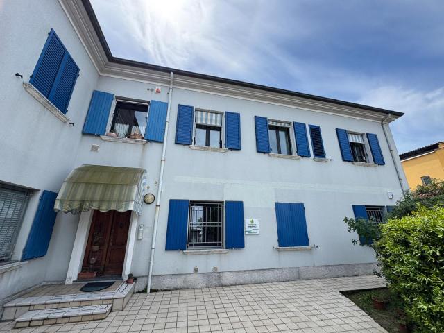 Palazzo Via Melozzo da Forlì 36 9 vani 204mq