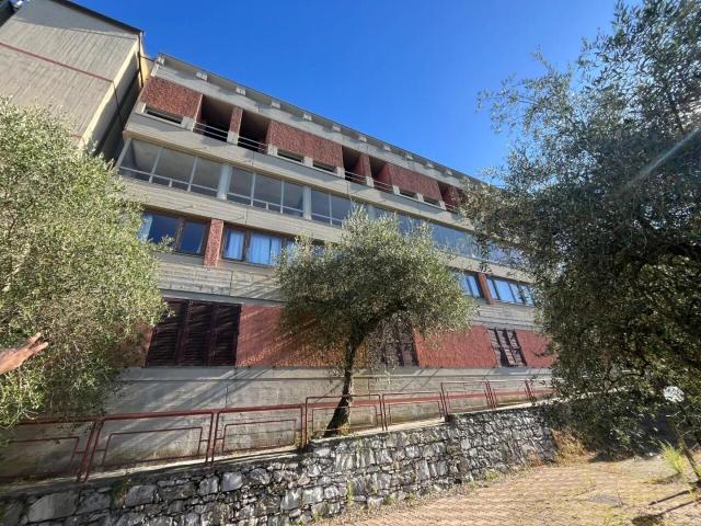 Palazzo Via Miramare 43 40 vani 2779mq