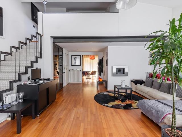 Palazzo Via Riva di Reno 7 vani 470mq