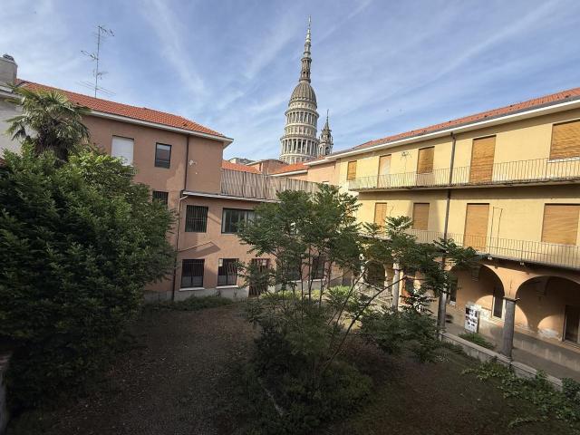Palazzo Via San Gaudenzio 11 6810 vani 1736mq
