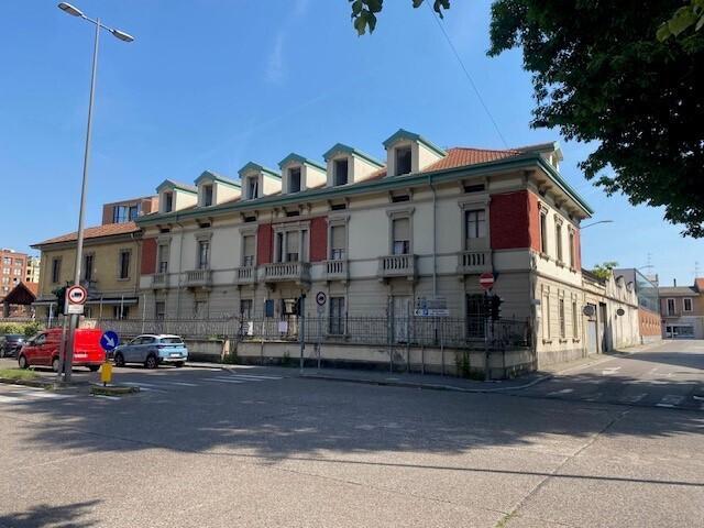 Palazzo Viale Milano 19 30 vani 1115mq