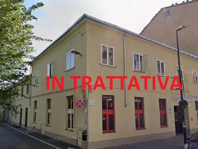 Palazzo 20 vani 740mq