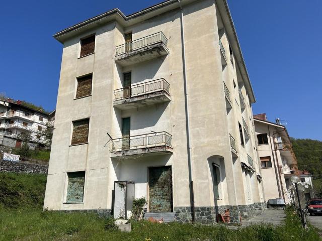 Palazzo 35 vani 2000mq