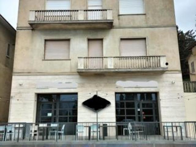 Palazzo 567 mq in Vendita a Magione
