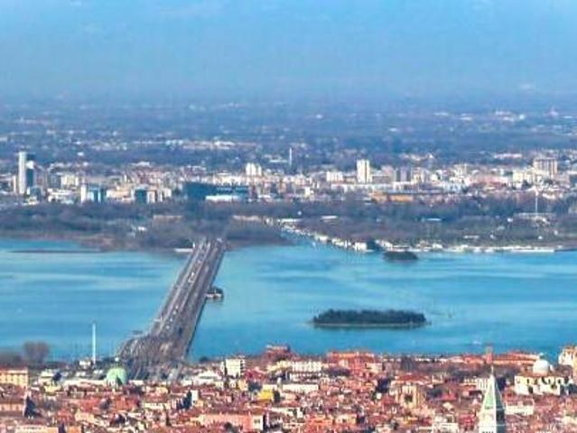 Palazzo 600 vani 40000mq