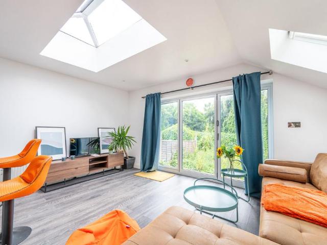 Palermo Road, NW10, Kensal Green. 3 bed flat to rent £3,500 pcm £808 pw
