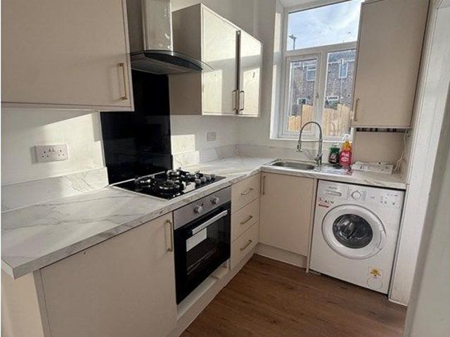 Paley Terrace, Bradford BD4, 2 bed terraced house to rent, £850 pcm | PrimeLocation