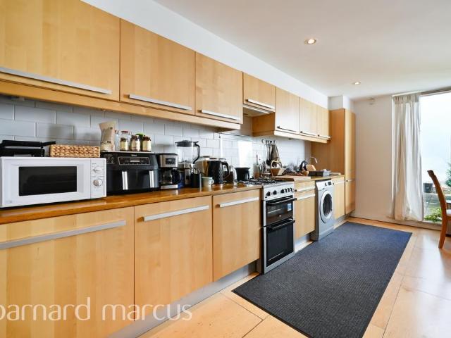 Palfrey Place, Kennington, London 2 bed house to rent £2,450 pcm £565 pw