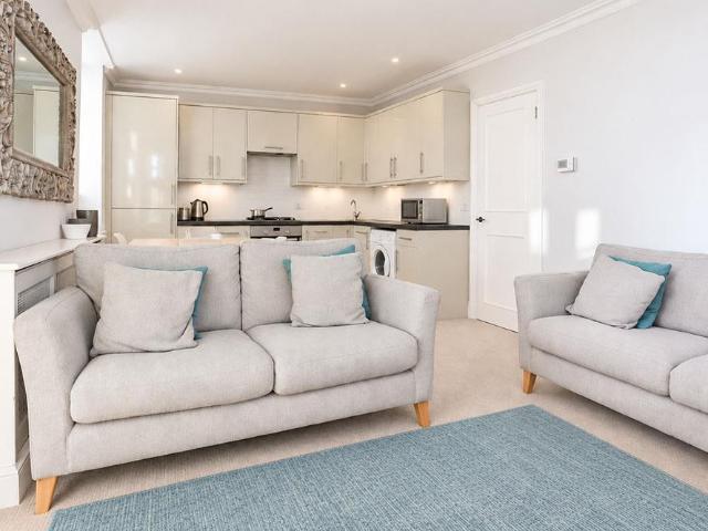 Palgrave Gardens, London NW1 3 bed apartment to rent £4,750 pcm £1,096 pw