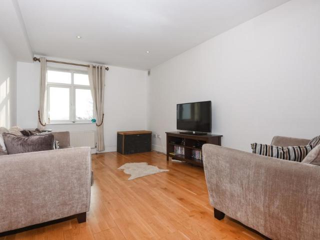 Palgrave Gardens, London NW1 2 bed apartment to rent £4,150 pcm £958 pw