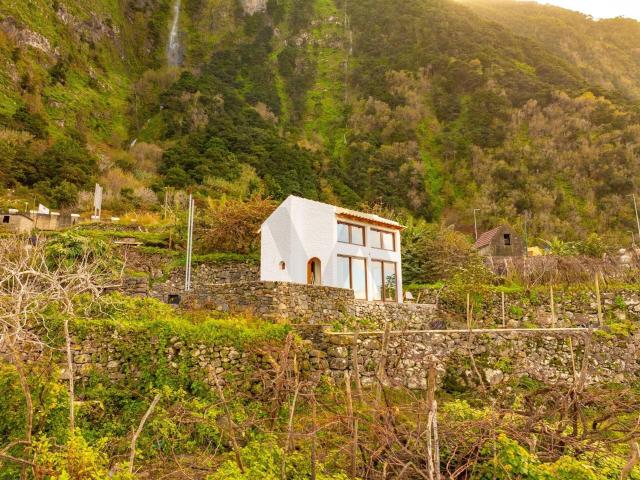 Palheiro T1 com Vista Mar Única – Fajã da Areia, São Vicente 45m² São Vicente