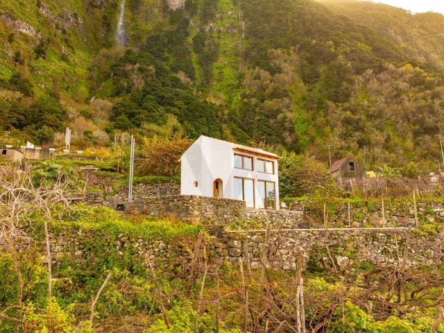 Palheiro T1 com Vista Mar Única – Fajã da Areia, São Vicente