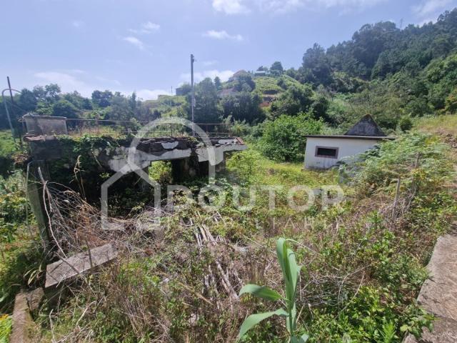 Casa em ruína e Palheiro em Pedra para recuperar + Terreno 1500m2