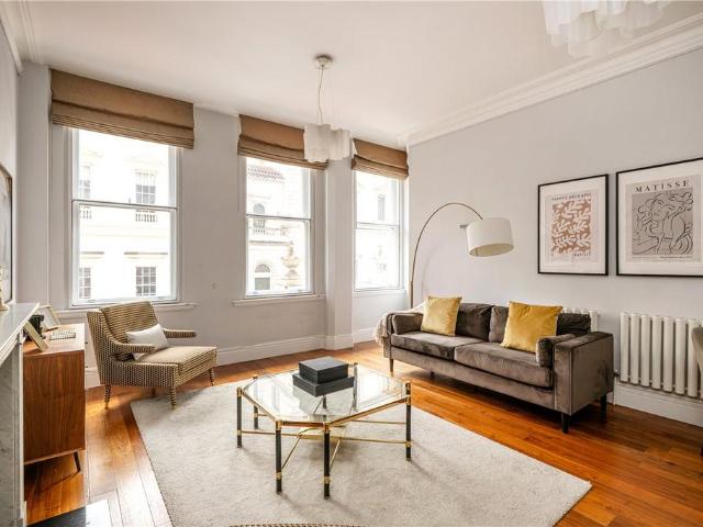 Pall Mall, St James`s, London, SW1Y 1 bed apartment to rent £3,995 pcm £922 pw