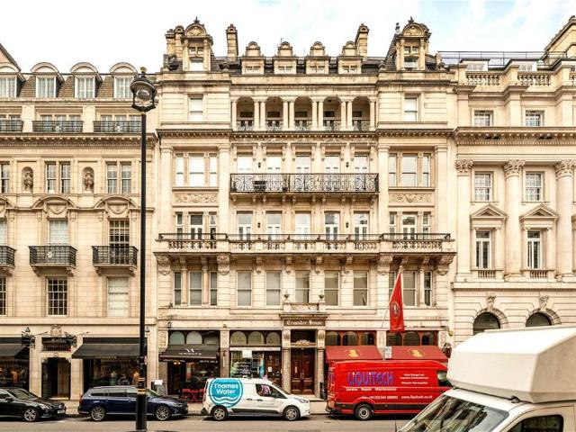 Pall Mall, St James`s, London, SW1Y 1 bed apartment to rent £3,995 pcm £922 pw