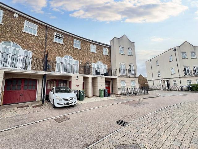 Palladian Circus, Greenhithe DA9 4 bed townhouse to rent £2,400 pcm £554 pw