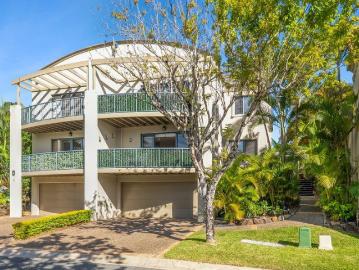 Palm Meadows Exclusive Residence. With all the bells and whistles!