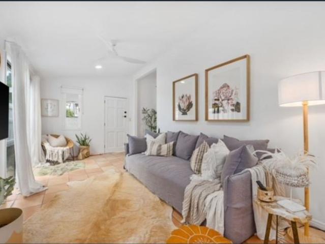 PALM BEACH HOME IN GREAT LOCATION