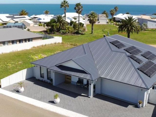 Palm Cove Beauty Close To Beach