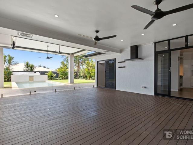 Palm Cove Paradise Pool, Space & Beachside Living